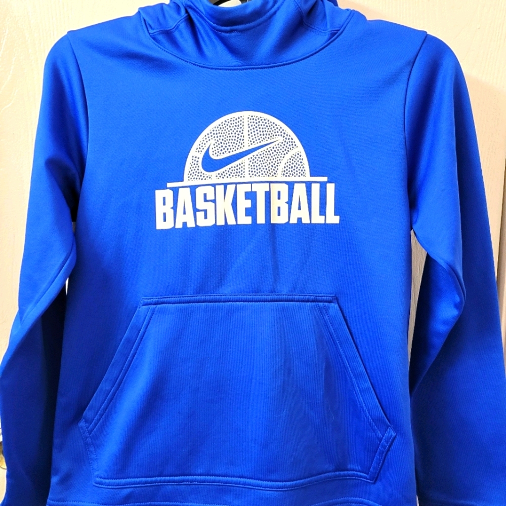 Like new Nike Basketball pullover